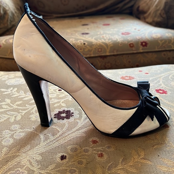 3/$36 Marc Jacobs Bow Heel - Picture 6 of 10